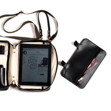 Load image into Gallery viewer, Aviator in black grain leather